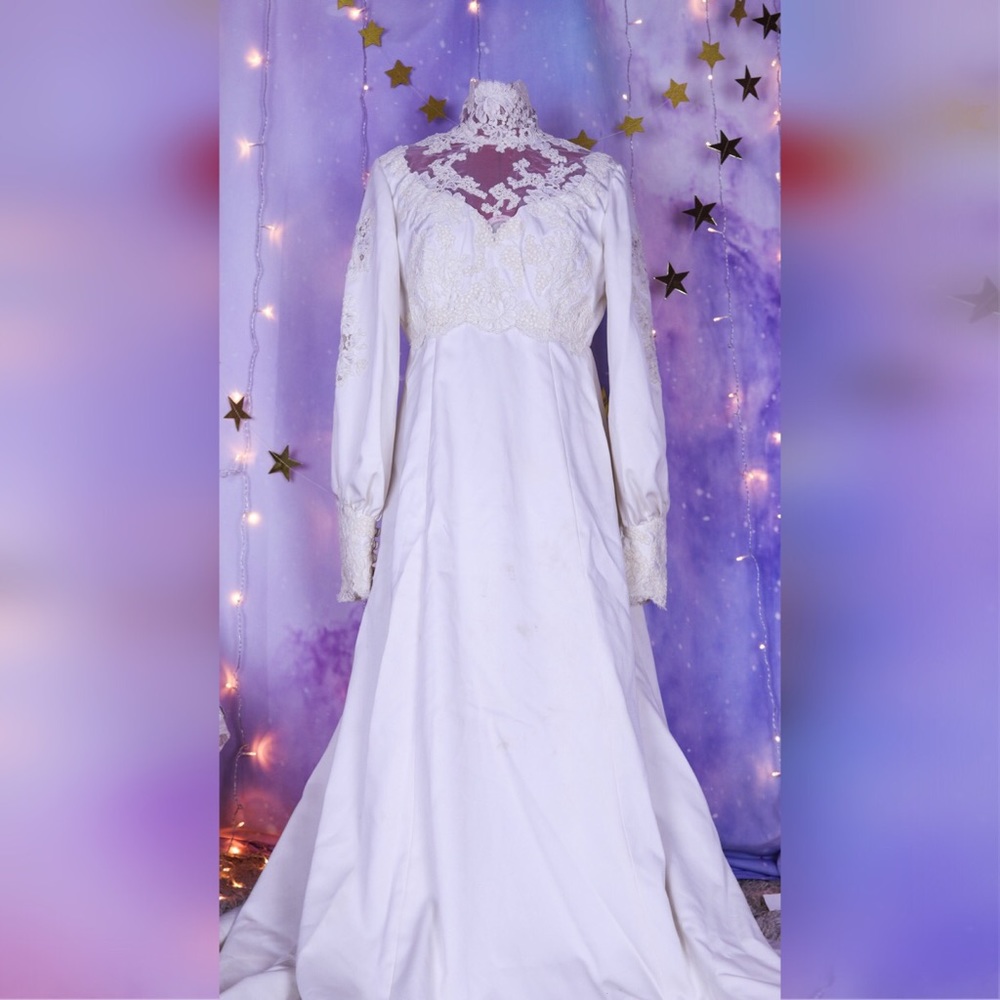 1970s Vintage puffy sleeve wedding dress